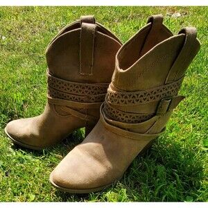 Rampage Women's Size 7 Tan Mircosuede Fashion Boots